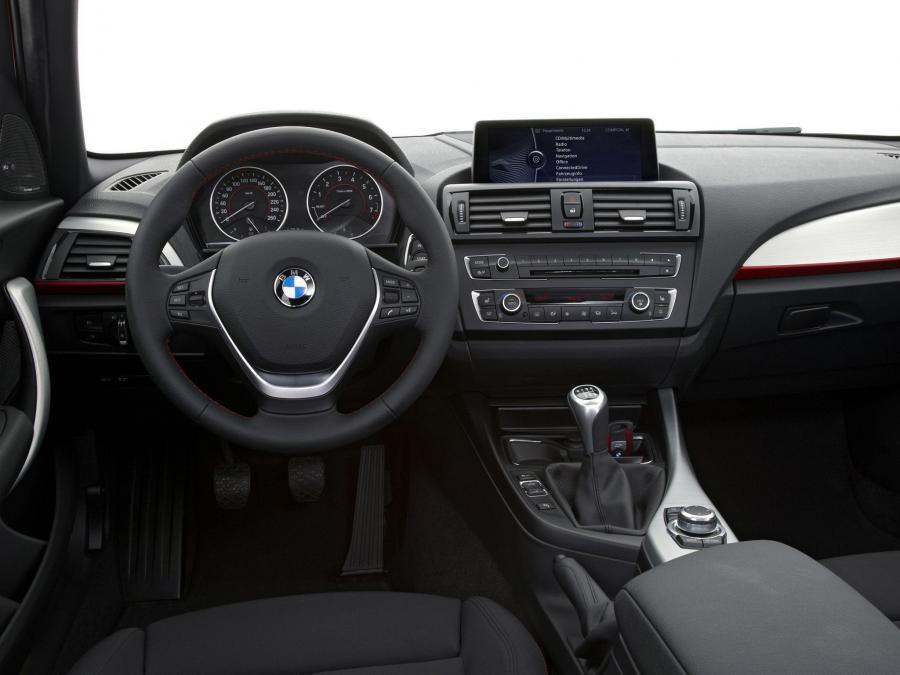  BMW 118i 5-Door Sport Line 2011 года  (фото 18 из 31)